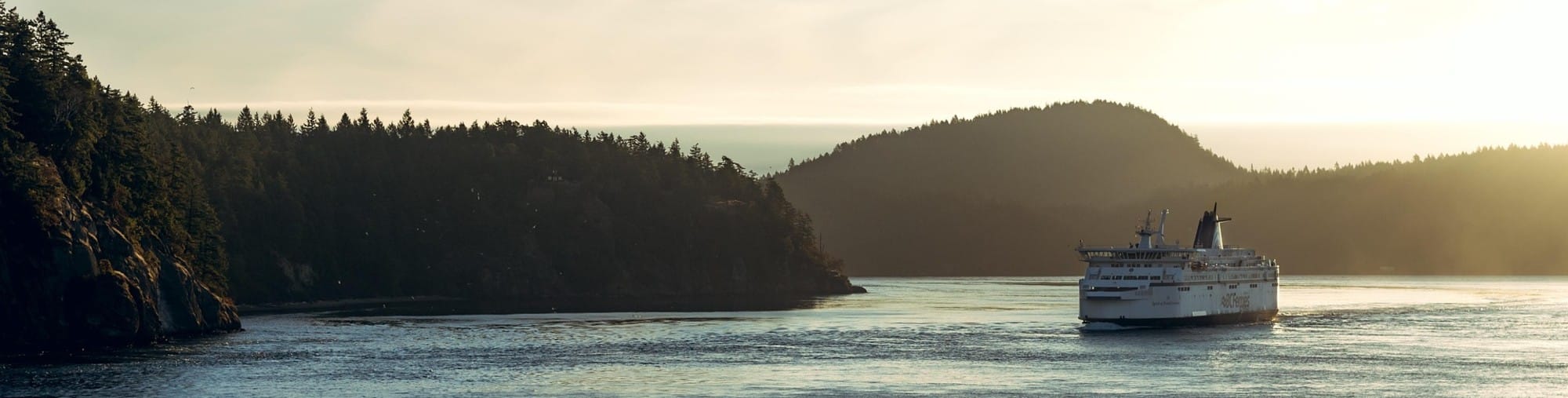 Vancouver to Victoria Ferry enters Active Pass.