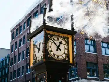 the gastown steamclock releasing steam on a cold fine day