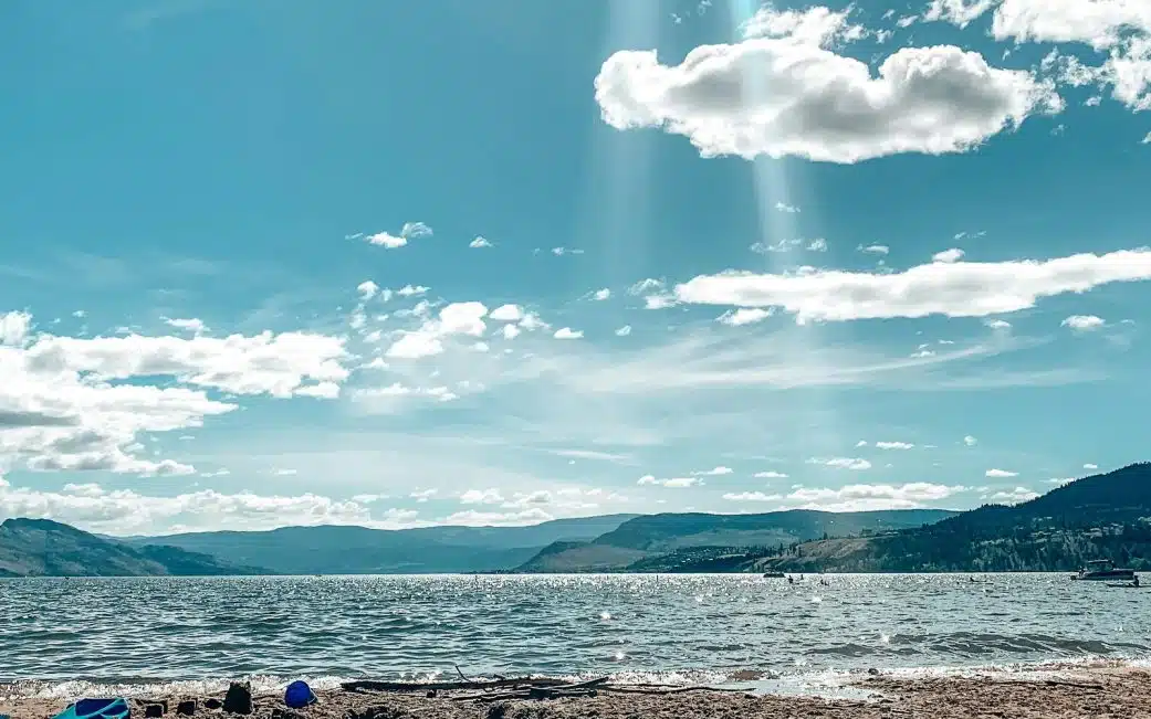 A pic of the beach in summertime for an article on the best things to do in Kelowna.