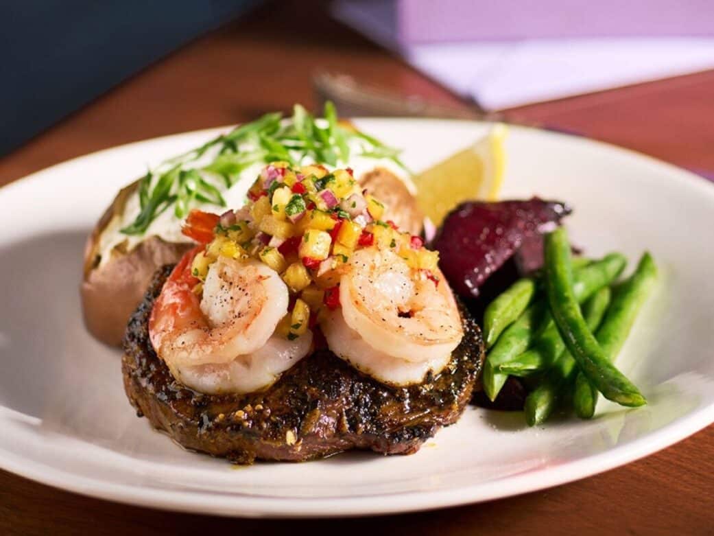 the keg peppercorn steak with big shrimps on top and vegetable on the side